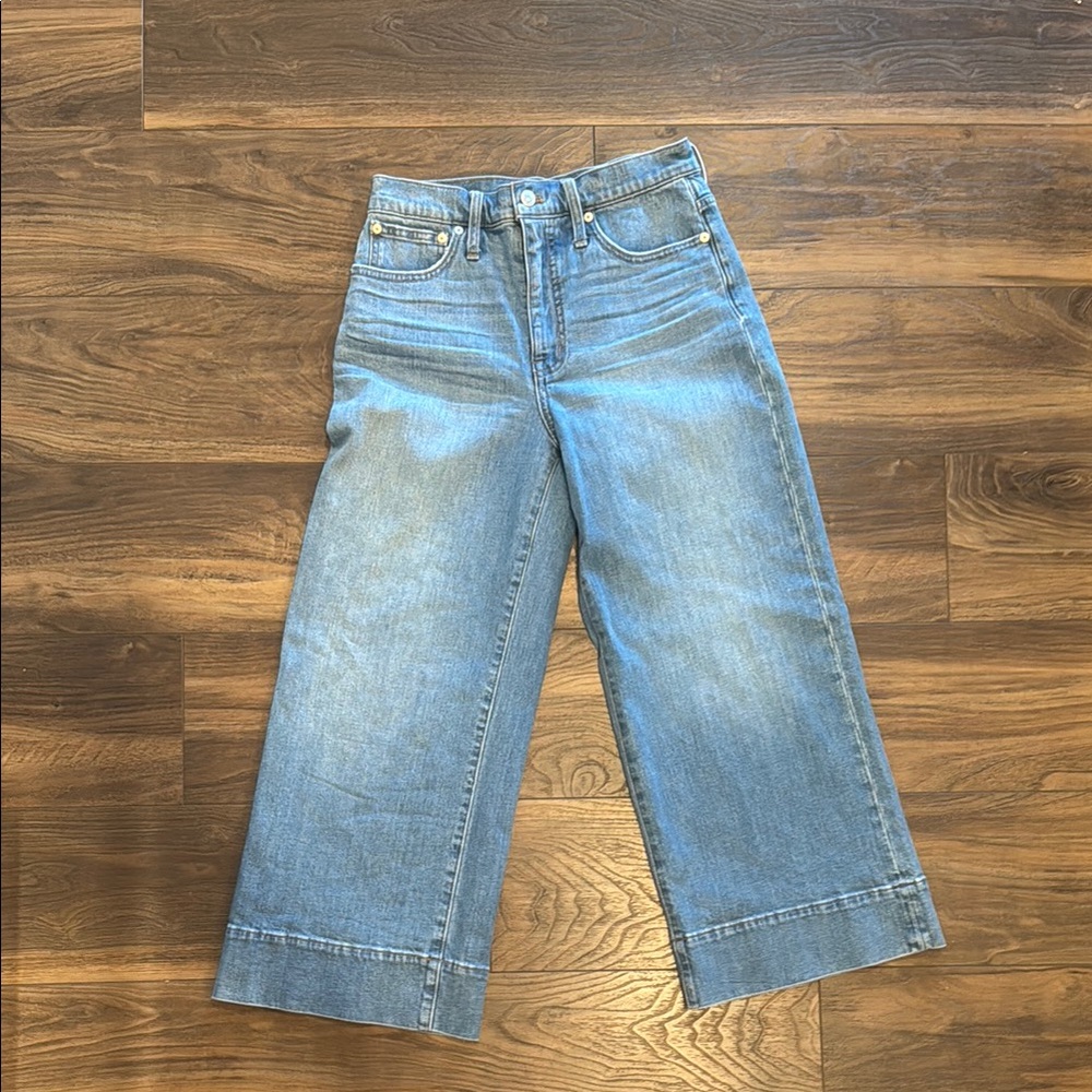 Wide-Leg Crop Blue Jeans